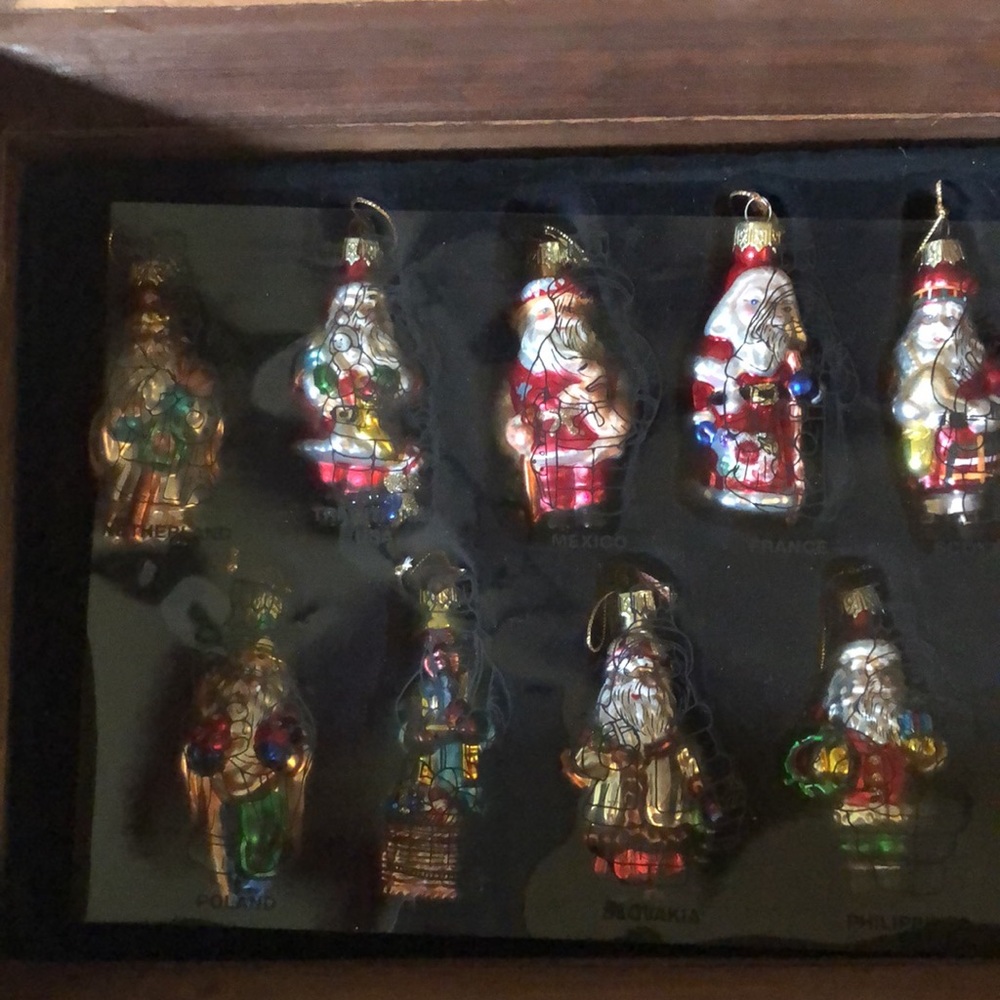 Thomas Pacconi Santa's from Around The World Ornaments with Crate - Picture 9 of 16